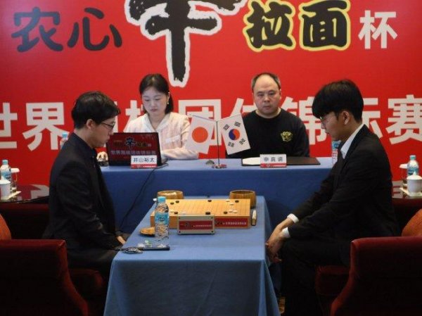 战争中黑棋申真谞将中六和彩老神算高手论坛腹白六子吃掉扩大了上风